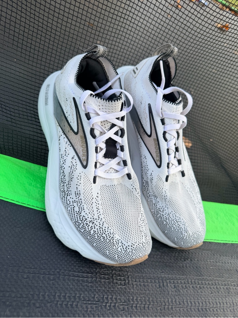 Brooks Glycerin 21 Stealth Fit Womens Size 8 White Grey Running Runner Medium - Picture 3 of 7